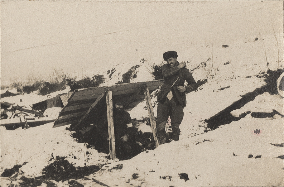 Davidson and Money beside the bunker they shared, behind the Houplines trenches outside Armentieres, December 1914